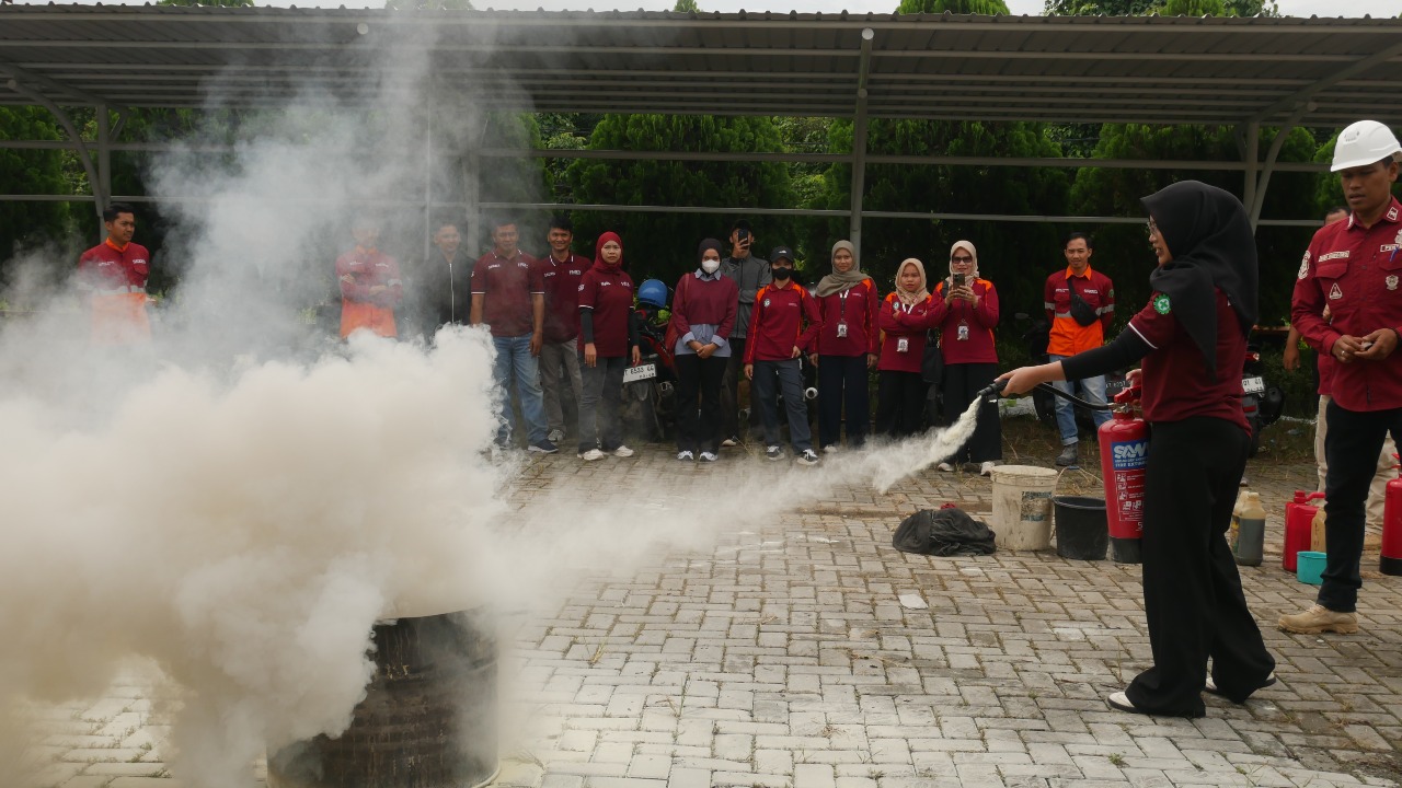 Pelatihan Praktik Pemadaman Api - 2025